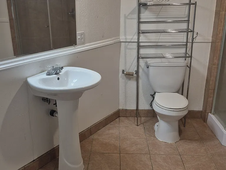 477 Oswego Ct — Photo 3
