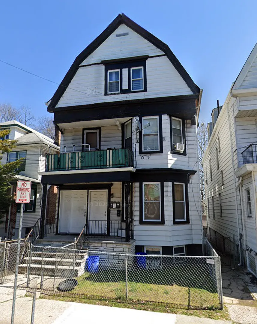 106 N Munn Ave — Photo 1