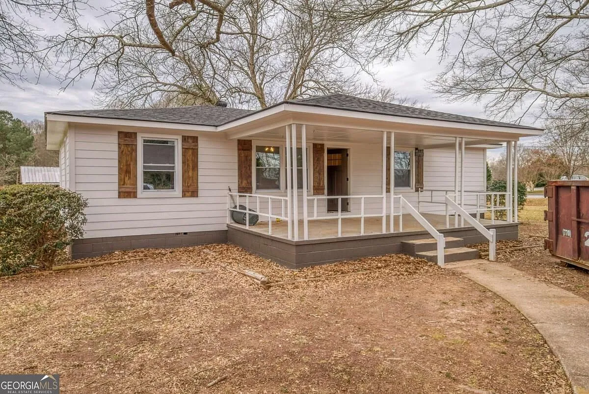 3 bed, 2.0 bath, 1344 sqft, $2,500 — Photo 1