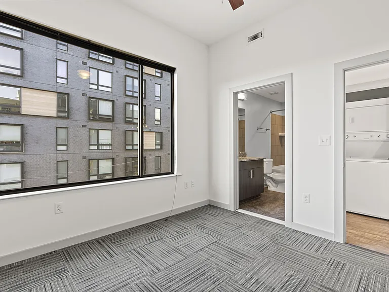 Matrix Midtown — Photo 9