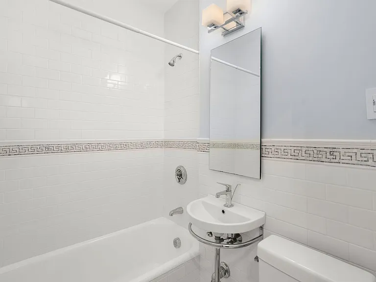 325 Tappan St #6 — Photo 10