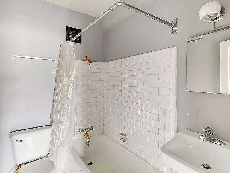 721 N State St — Photo 14