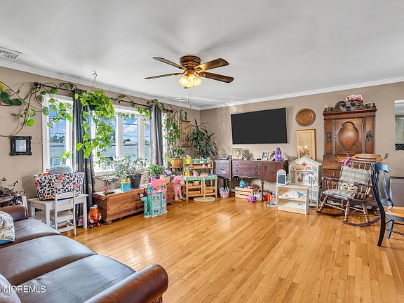 5th image of 853 Spray Avenue