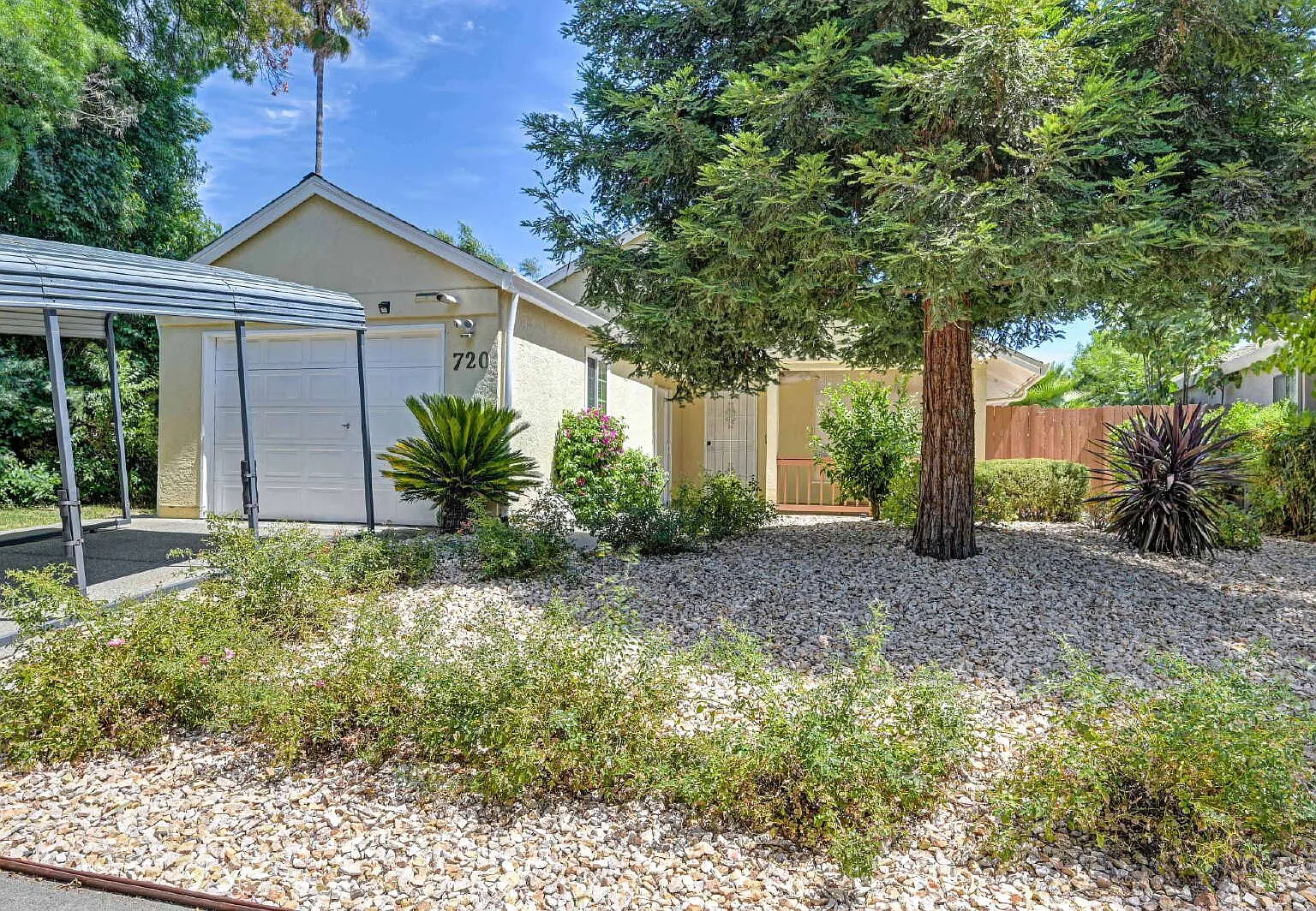 3 bed, 2.0 bath, 1095 sqft, $2,995 — Photo 3