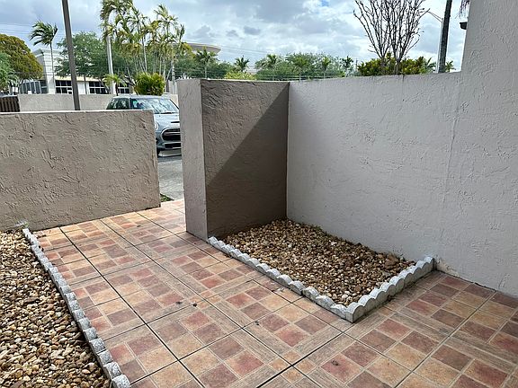 4th image of 10114 NW 41st St #80