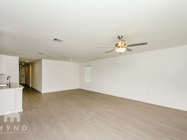 2644 Mistwood Dr — Photo 7
