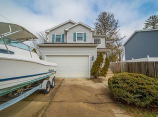 47 Stone Ave, North Babylon, NY 11703