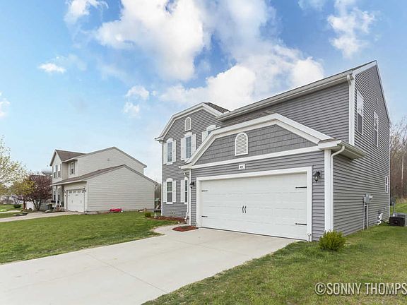 3rd image of 411 Pioneer Trl NE