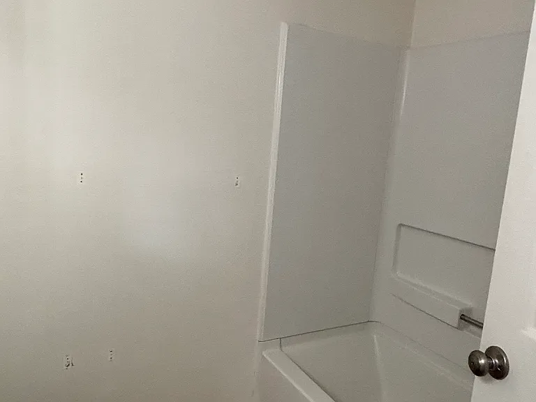 182 University Village Dr #E — Photo 5