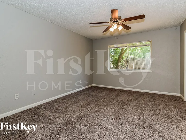1418 Eagle Pass Dr — Photo 9