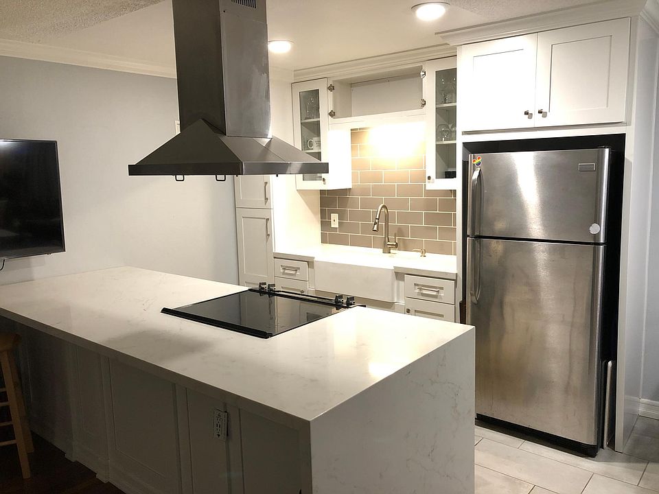 1st image of 1329 E 1st St APT 8