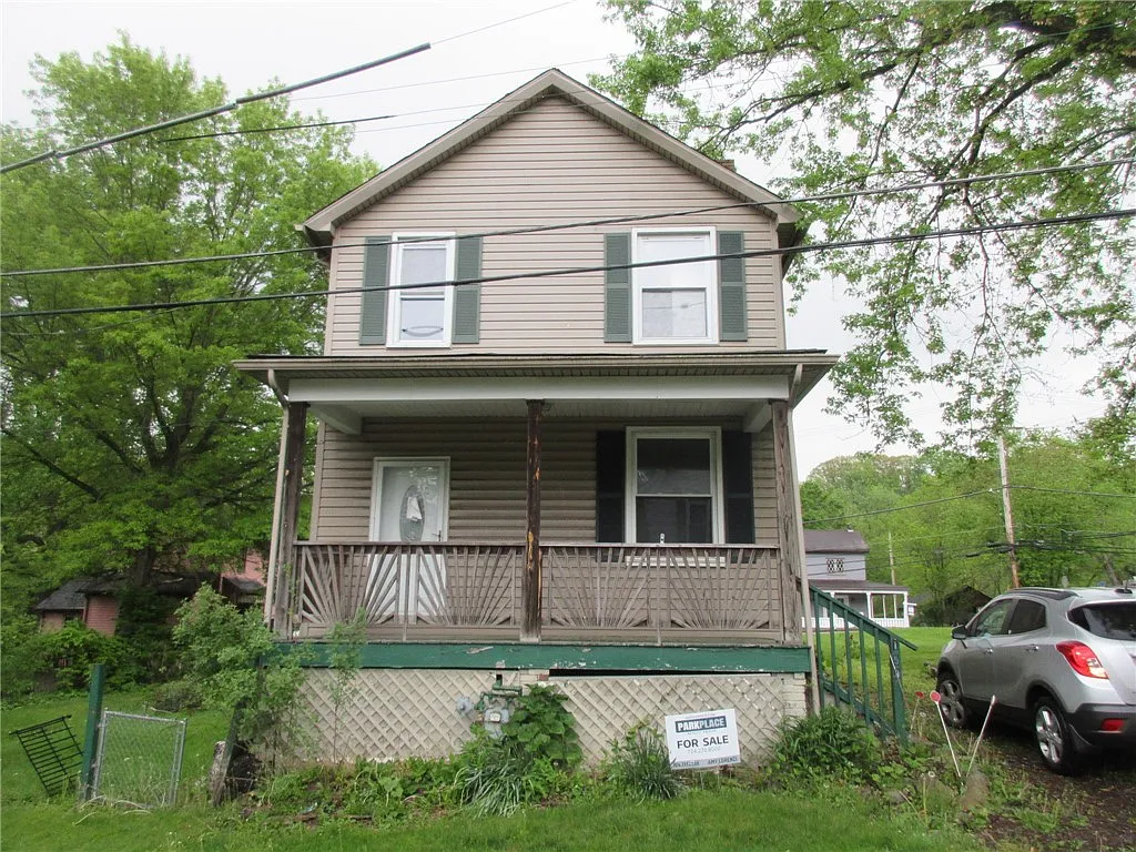 158 Bridge St photo 1
