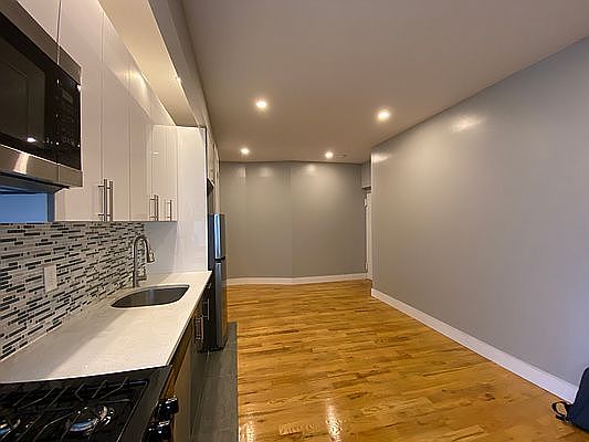 2nd image of 651 W 180th St #3GG