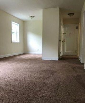 5th image of 476 Howard Ave APT 2B