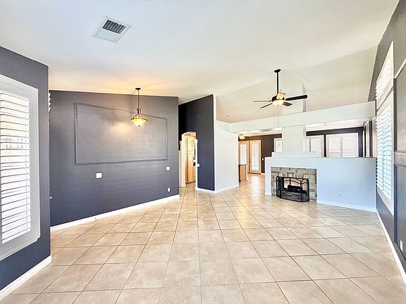 5th image of 983 Sarazen St