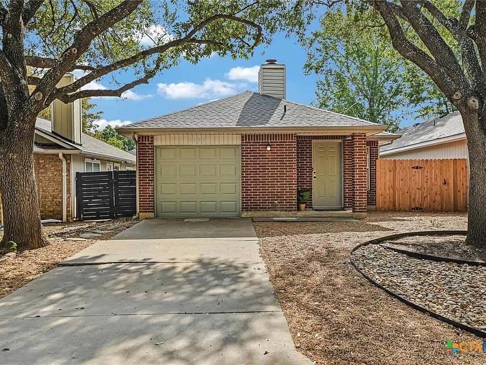 1st image of 2157 Redwing Way
