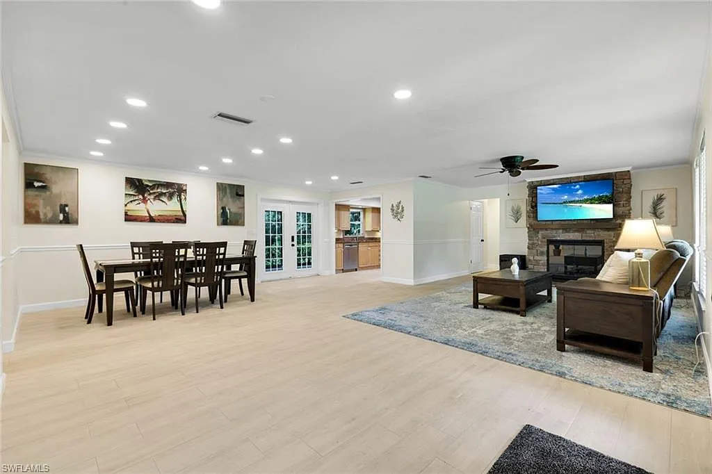 3 bed, 3.0 bath, 2247 sqft, $4,500 — Photo 2