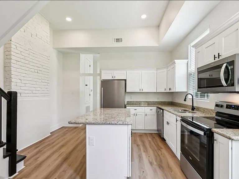 2022 Bienville St — Photo 4
