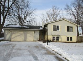 1318 Roosevelt Rd, Machesney Park, IL 61115