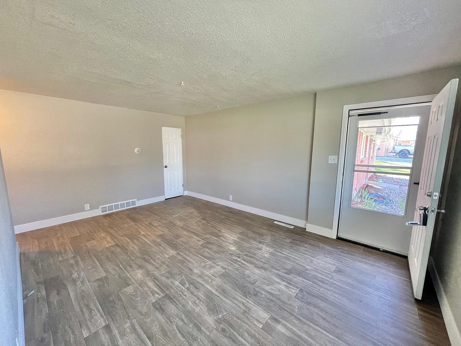 2 bed, 750 sqft, $1,800 — Photo 3