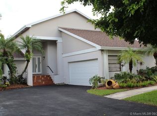 5411 SW 152nd Place Cir, Miami, FL 33185