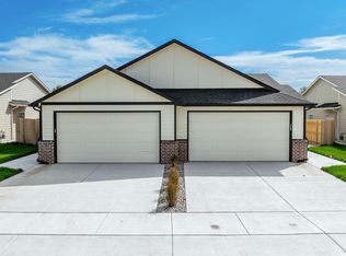 437 E Briarbrook Ln #439, Valley Center, KS 67147