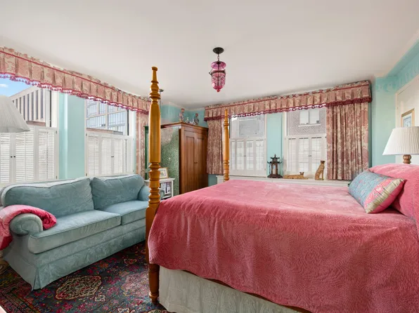 1215 5th Avenue image 17 of 22