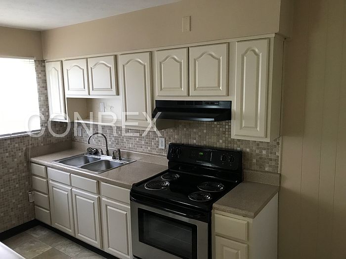 1st image of 818 Holyoke Dr