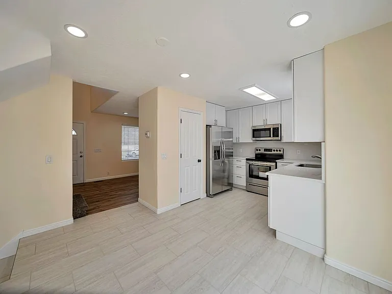 2255 W Red Robin Rd — Photo 6