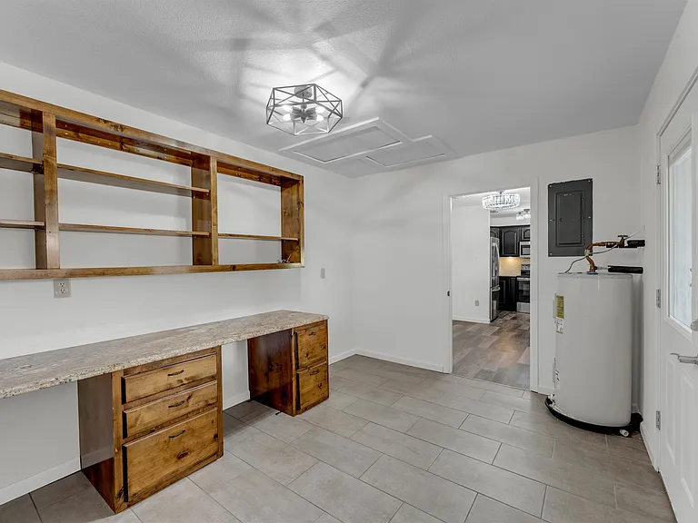 1803 Bluebonnet Ln — Photo 15