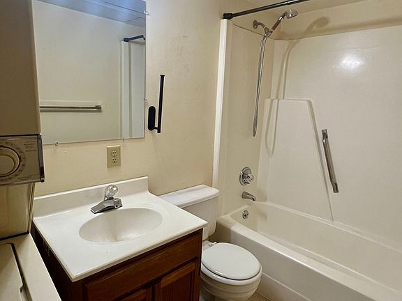 5th image of 900 E Gilbreath St APT G