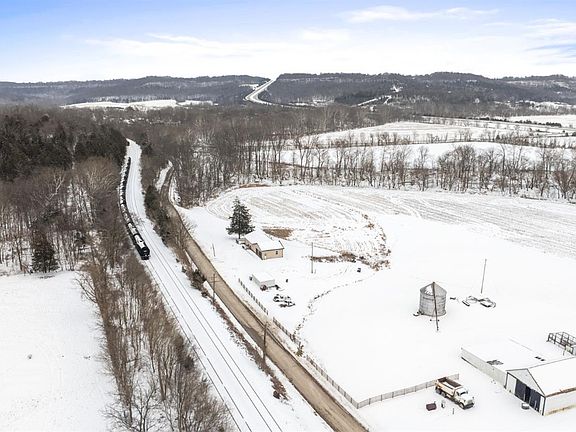 4th image of 4115 Nichols Ridge Rd