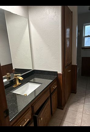 5th image of 11601 N Ross Ave