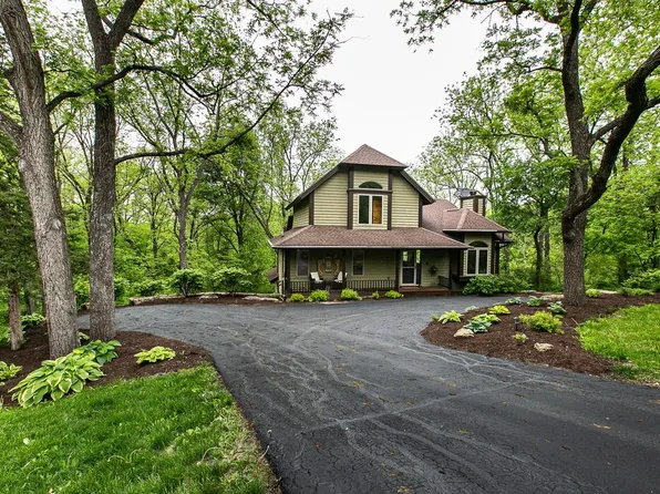 6 Bittersweet Ct, Galena, IL 61036