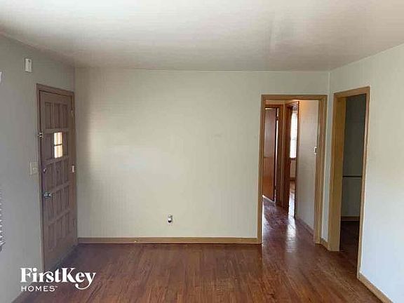 4th image of 9814 Cambridge Ave