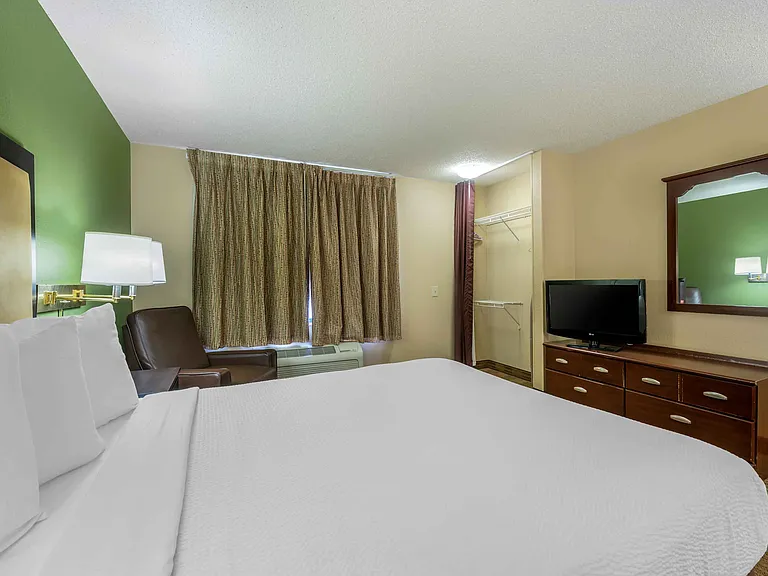 Studio Suite - 1 Queen Bed
