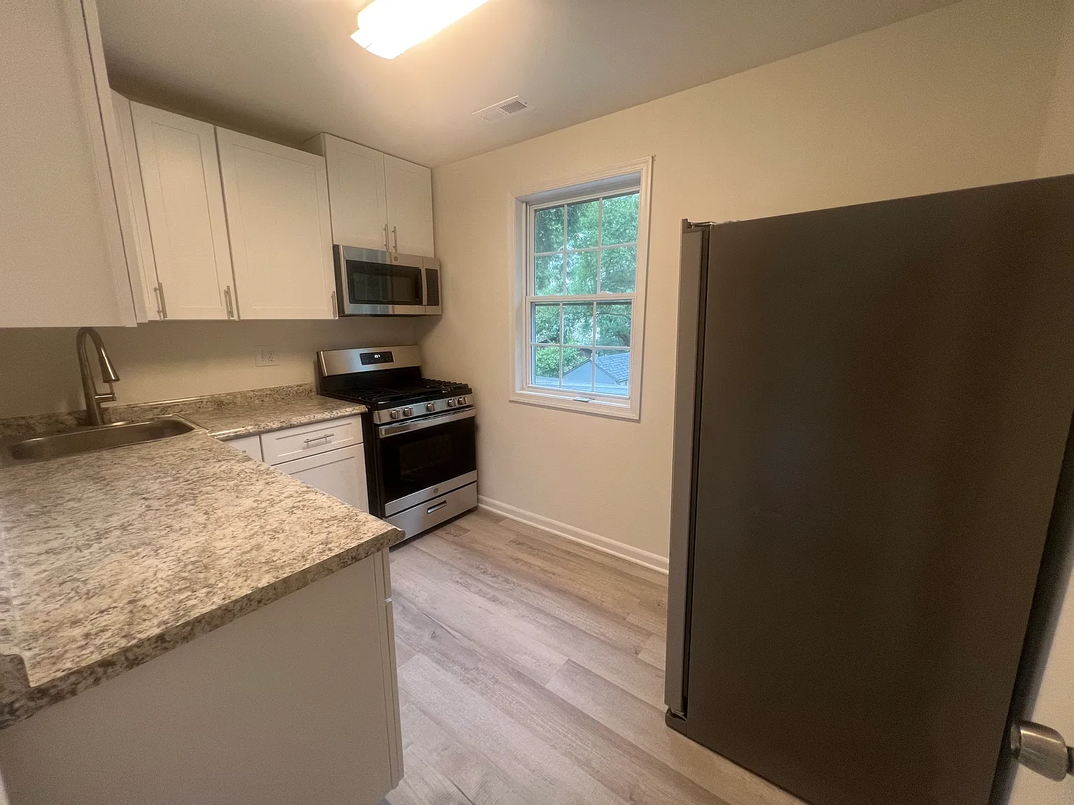 2 bed, 750 sqft, $1,650 — Photo 2