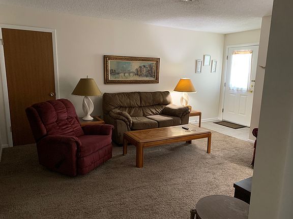 4th image of 25 Pine Ln #C1