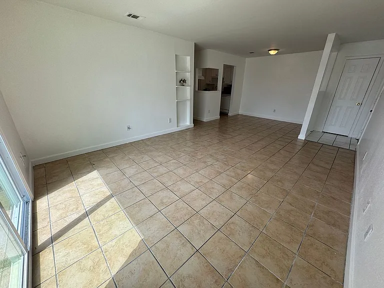 1600 Greenbriar Pkwy #A — Photo 4