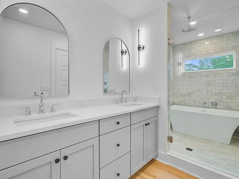515 Joseph St — Photo 16