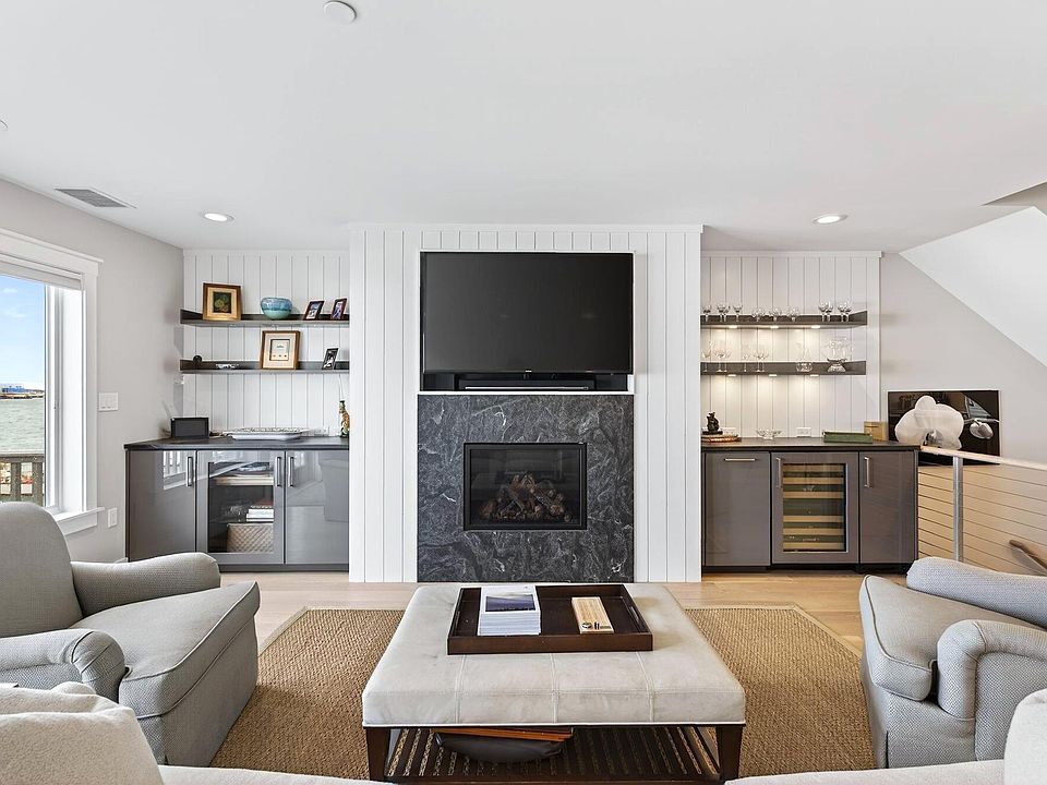 1st image of 309 Chandler's Wharf #309