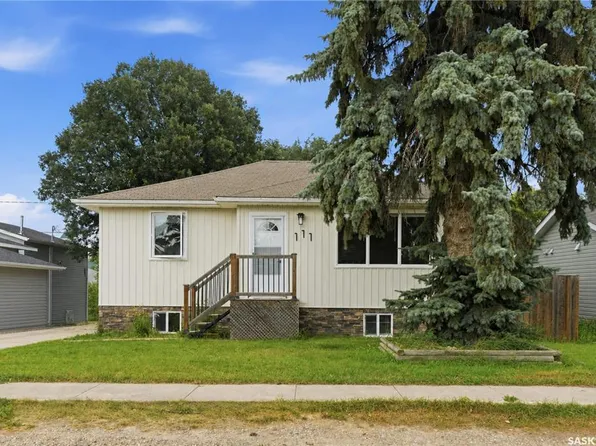 111 3rd STREET, Hague, SK S0K 1X0