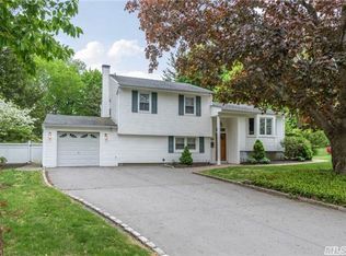113 Foxdale Ln, Port Jefferson, NY 11777