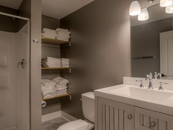 2nd image of 4010 Harney St APT 5