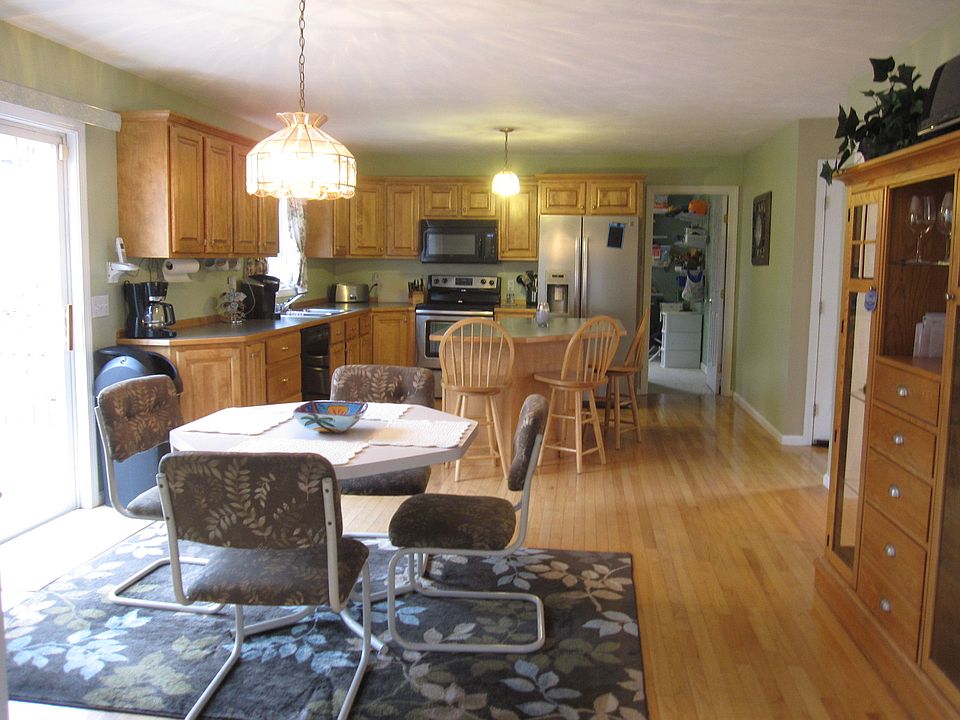 Kitchen Eating Area