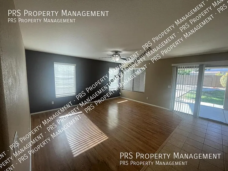 1053 W Bruce Ave — Photo 7