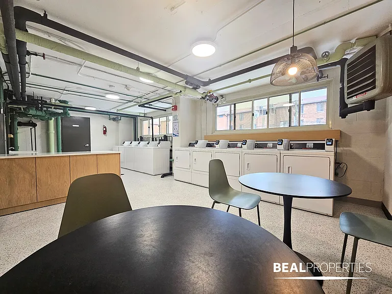 1344 N Dearborn — Photo 10