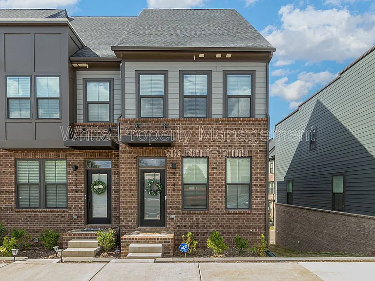 4742 Chastain Ave — Photo 1