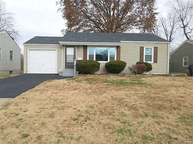 1st image of 907 Loekes Dr