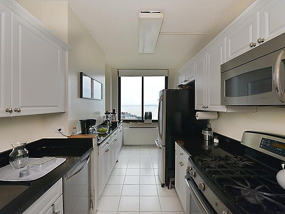 4th image of 99 Battery Pl APT 20D